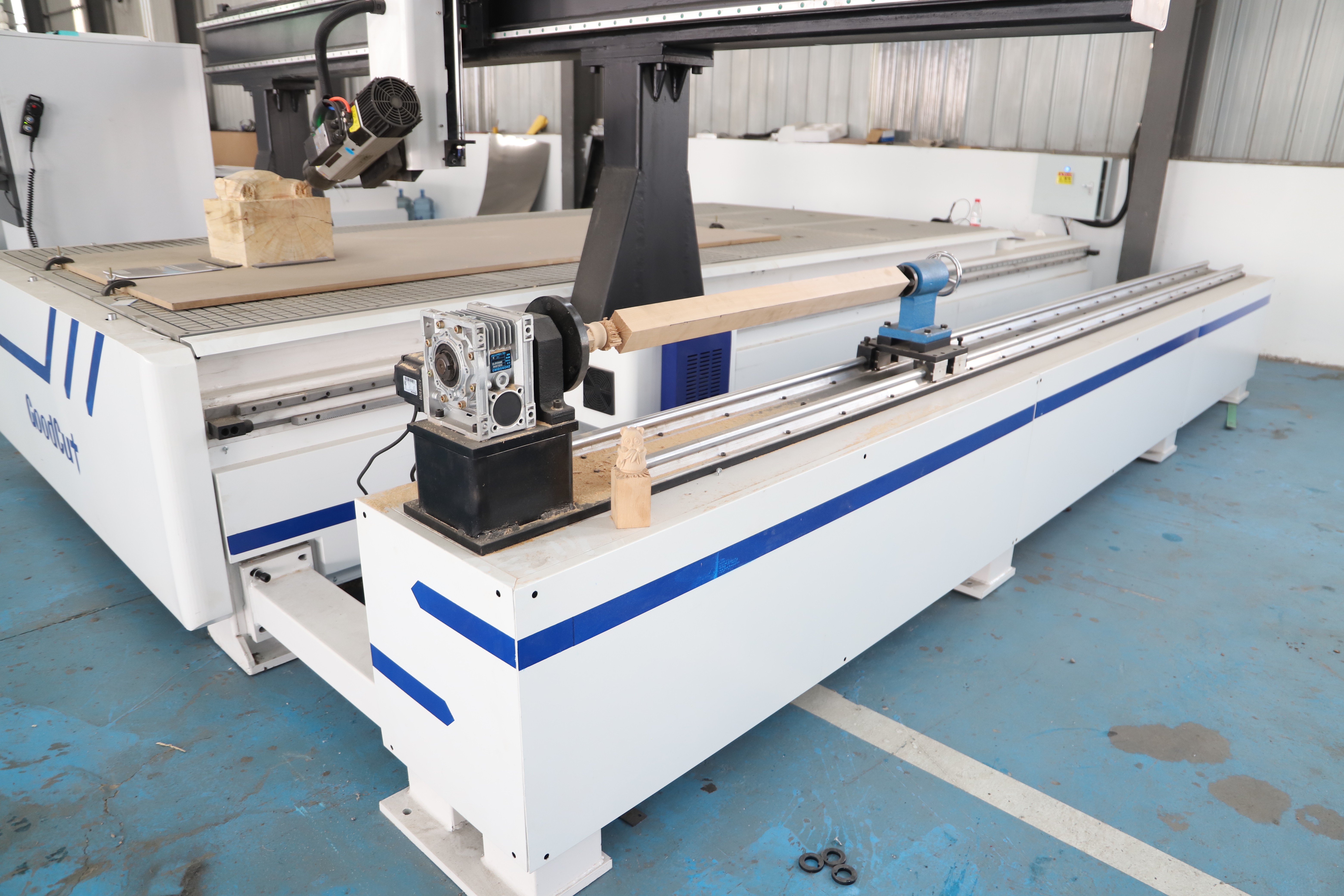 GC2040-4AR Routeur CNC GoodCut Linear à changement d'outil automatique avec tête rotative et oscillante
