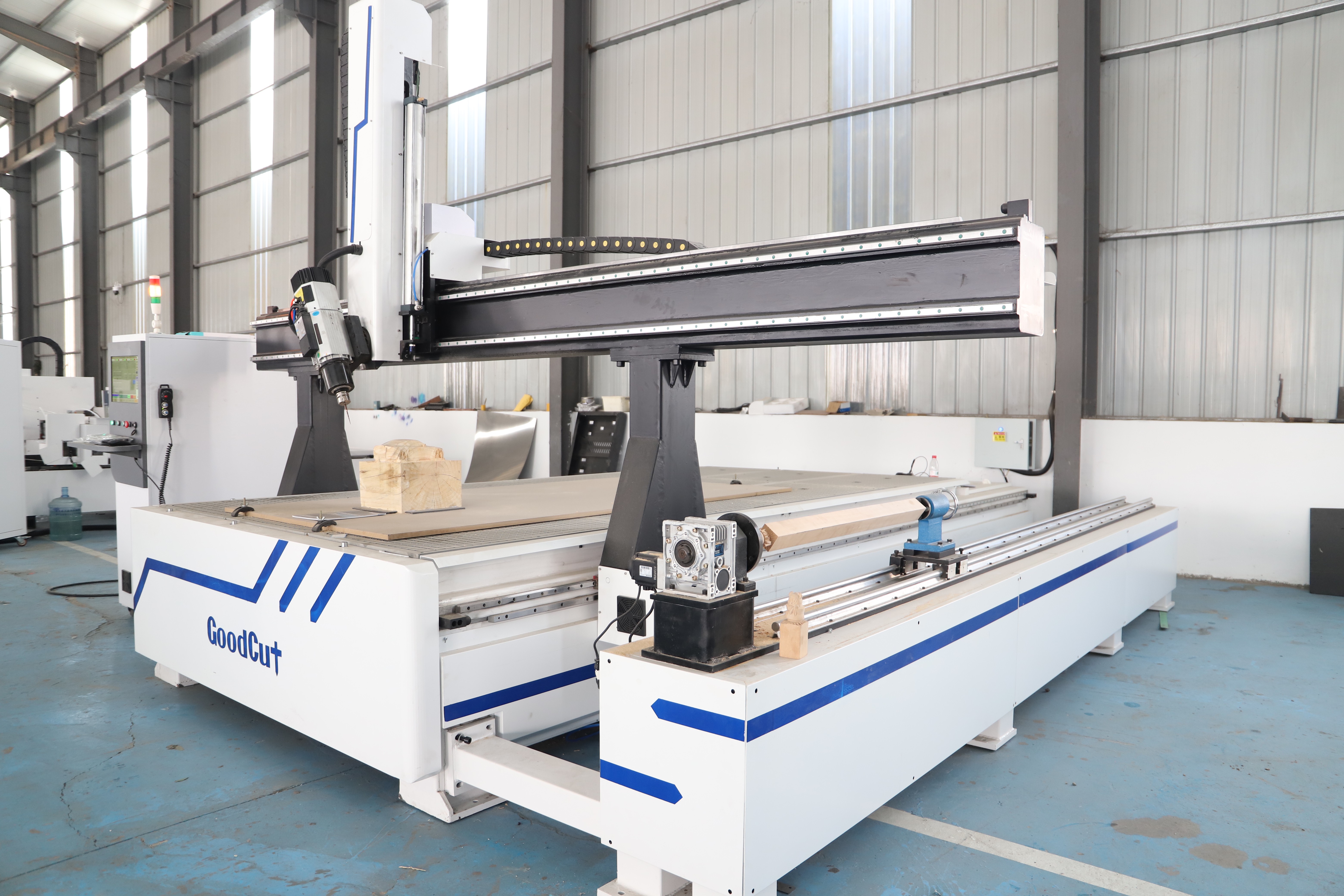 GC2040-4AR Routeur CNC GoodCut Linear à changement d'outil automatique avec tête rotative et oscillante