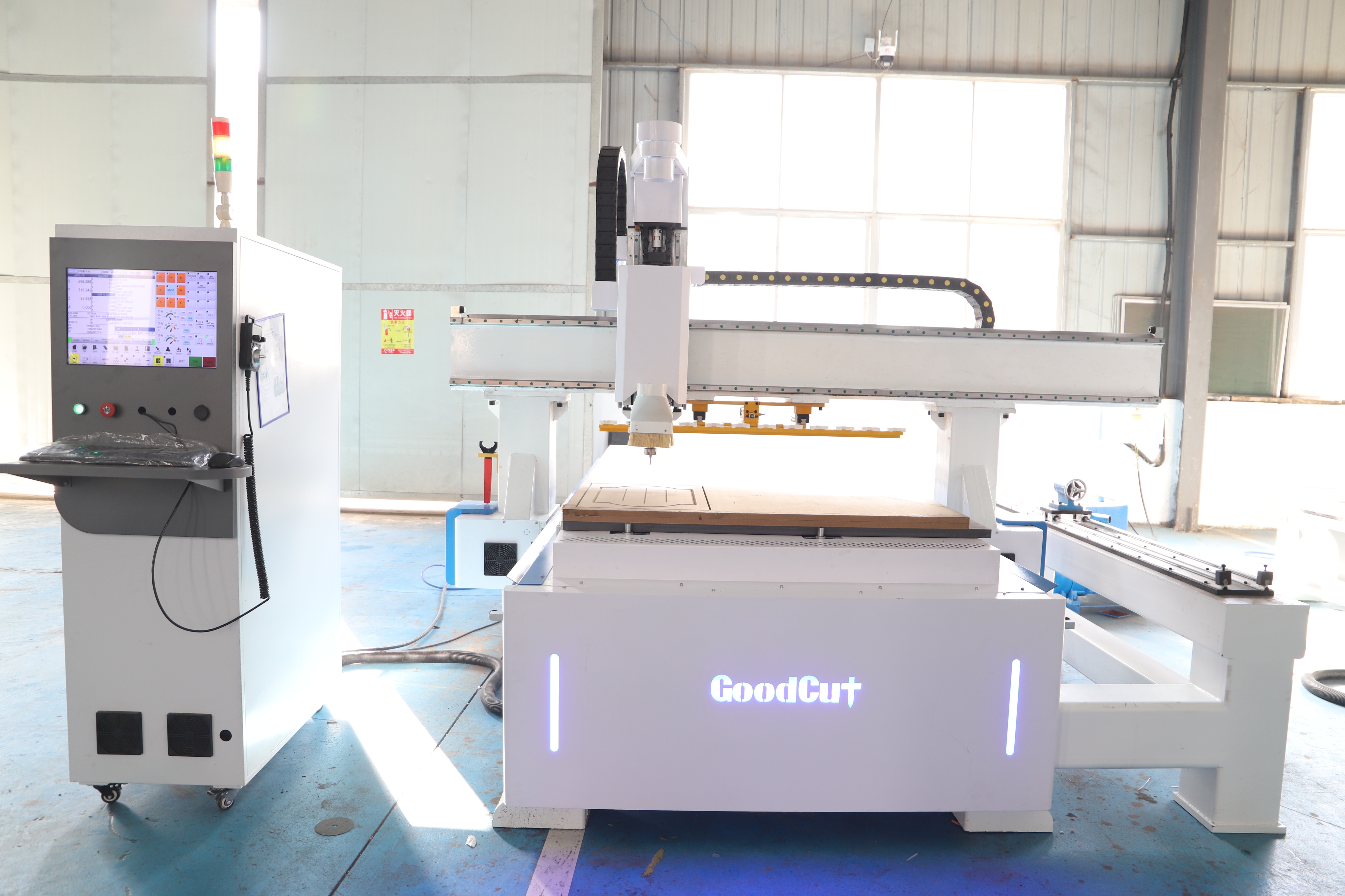 GC1325ATC-R Routeur CNC à changement d'outil automatique linéaire avec dispositif rotatif