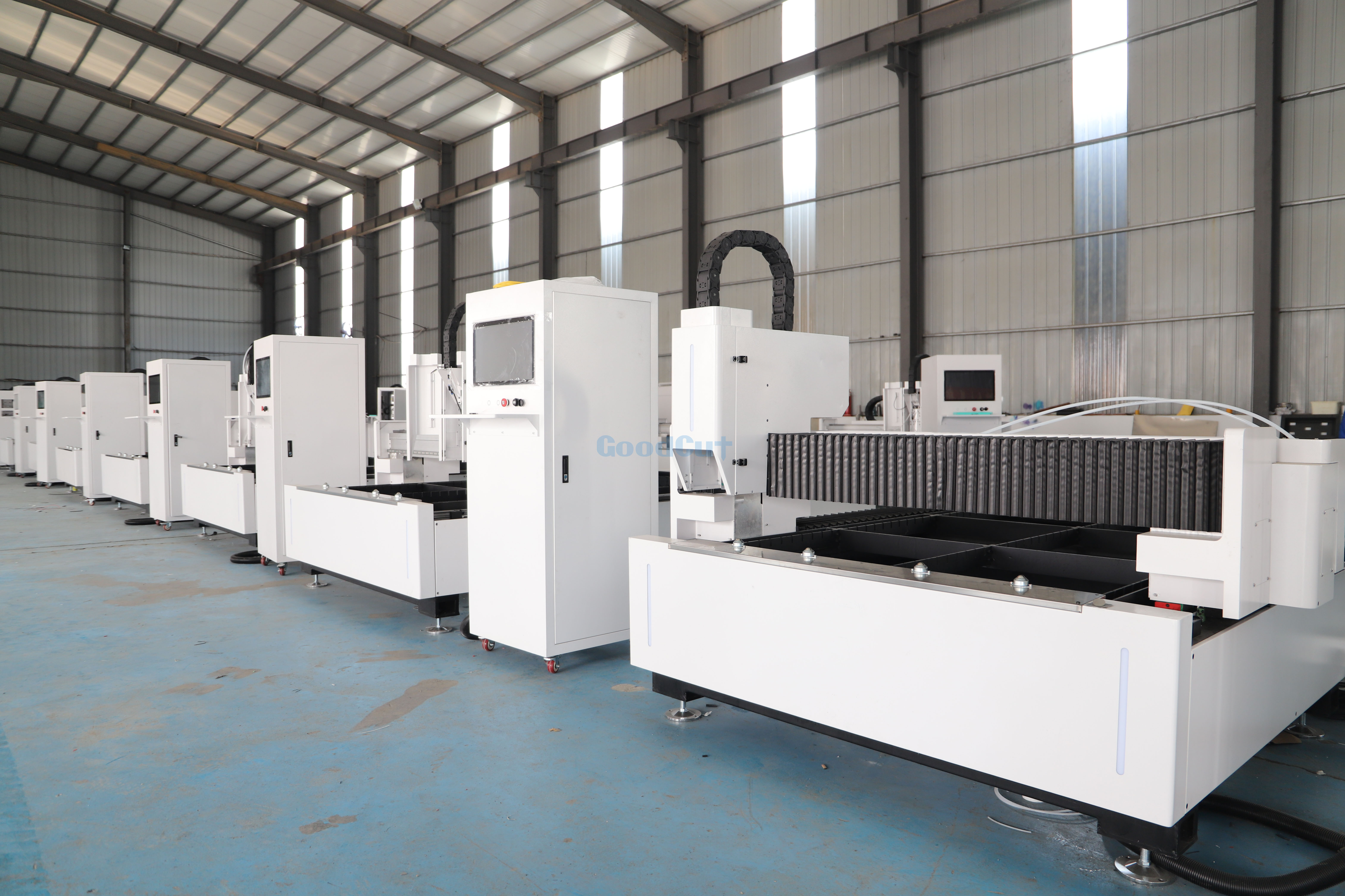 GC1530F Machine de découpe laser à fibre de haute qualité pour la découpe d'acier inoxydable et d'acier au carbone