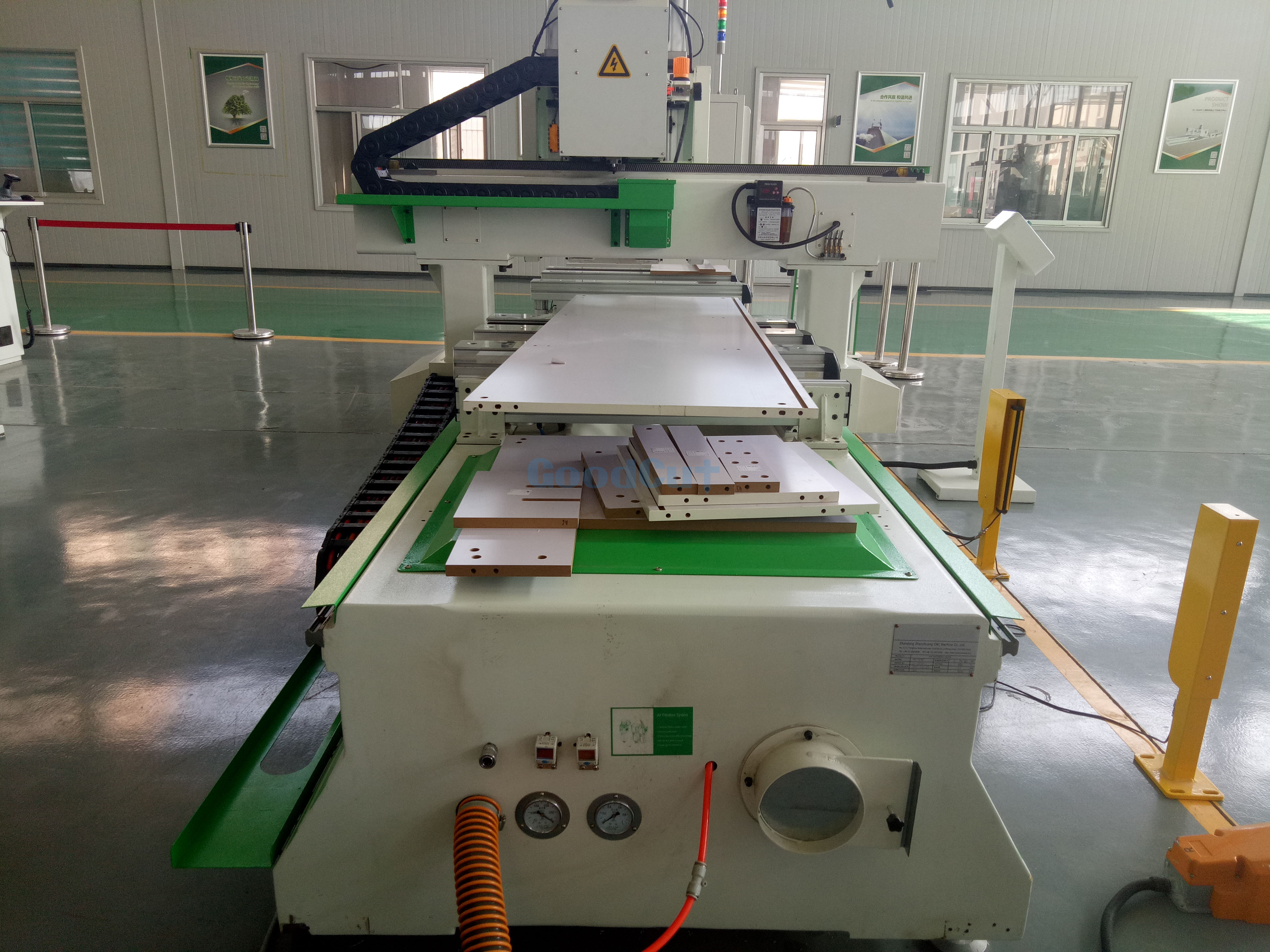 Usinage efficace sur 5 faces, rainurage et fraisage de meubles en panneaux, changeur d'outils linéaire CNC ATC, routeur CNC et blocs PTP Wo