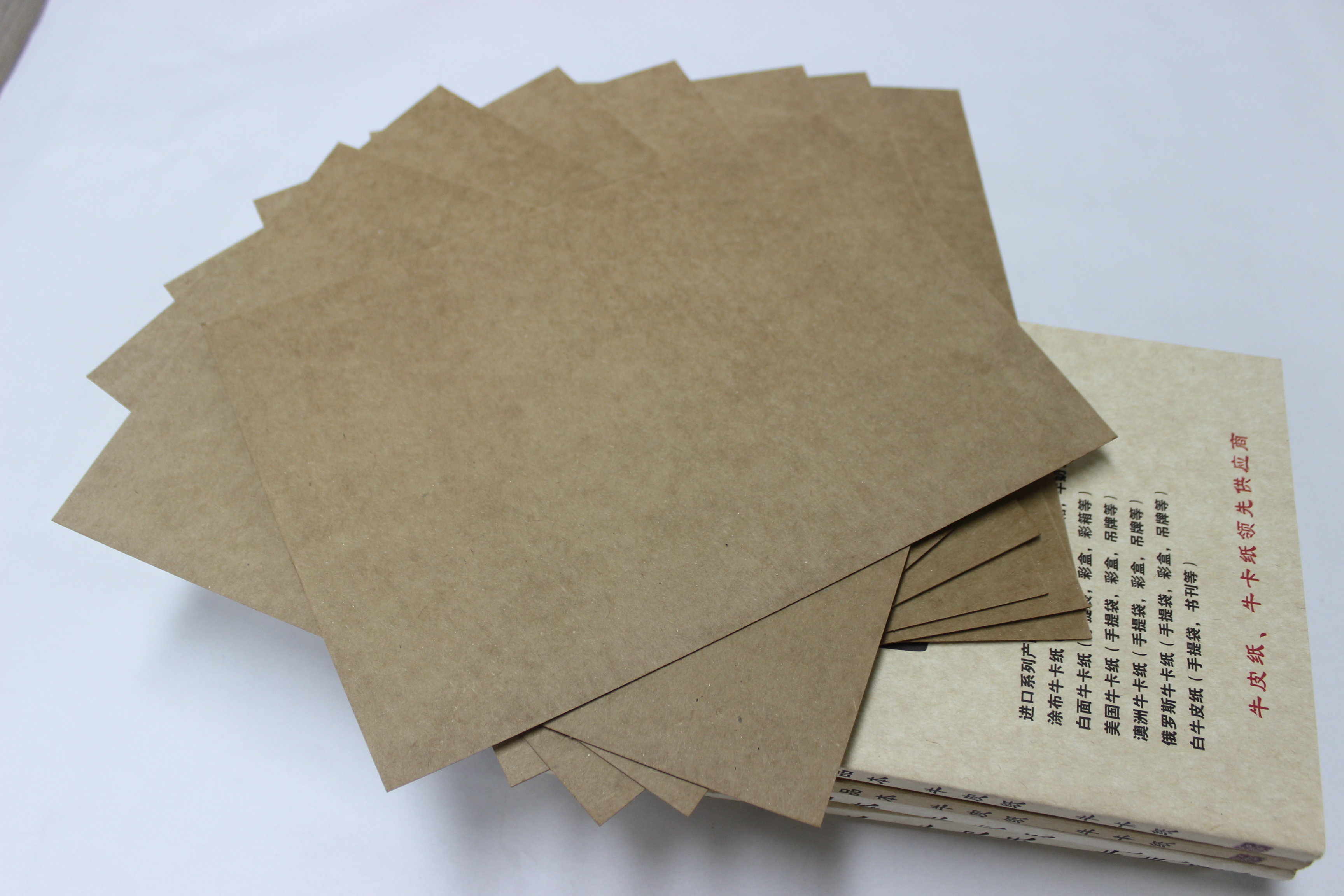 Manufacturers supply natural color kraft paper coated carton with kraft wrapping paper wholesale