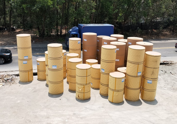 Manufacturers wholesale yellow coated kraft paper packaging paper single-sided kraft card roll paper