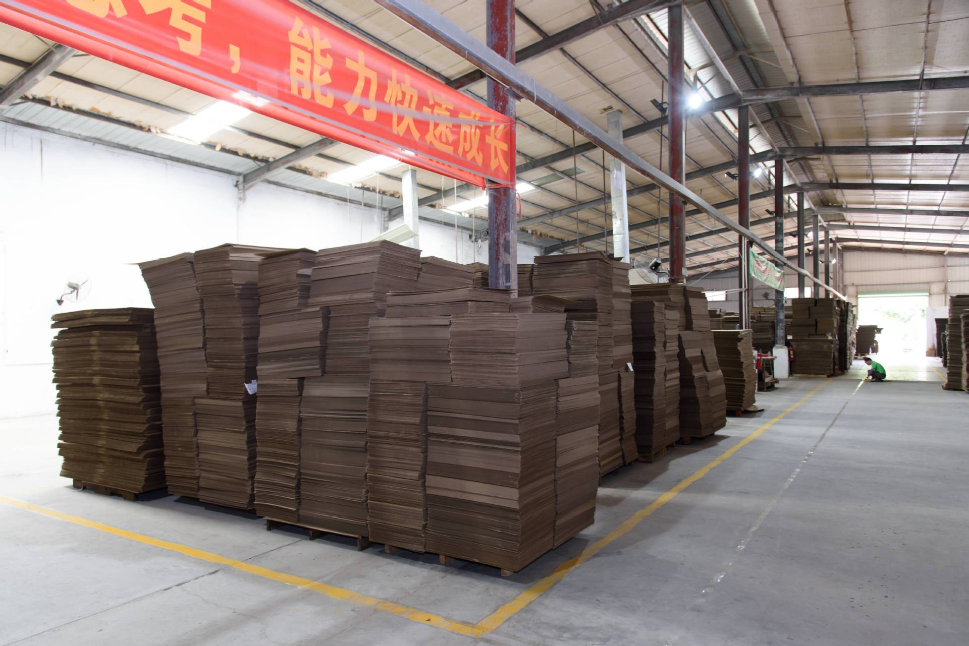 Manufacturers wholesale in stock large, medium and small size special hard aircraft box express clot
