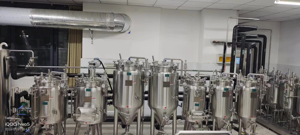 Sistema de elaboración de cerveza experimental de 100 litros