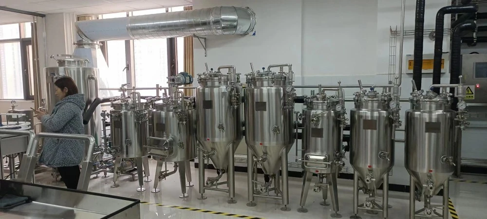 Sistema de elaboración de cerveza experimental de 100 litros