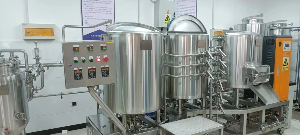Sistema de elaboración de cerveza experimental de 100 litros