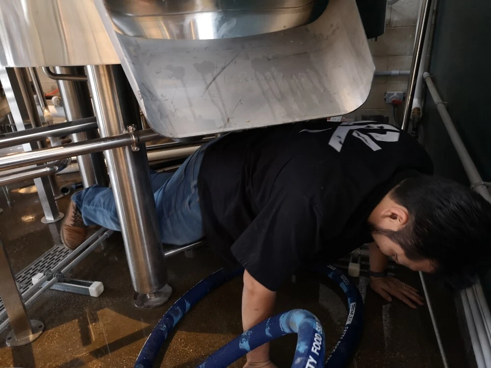 Equipo de elaboración de cerveza de 10 barriles y 3 recipientes
