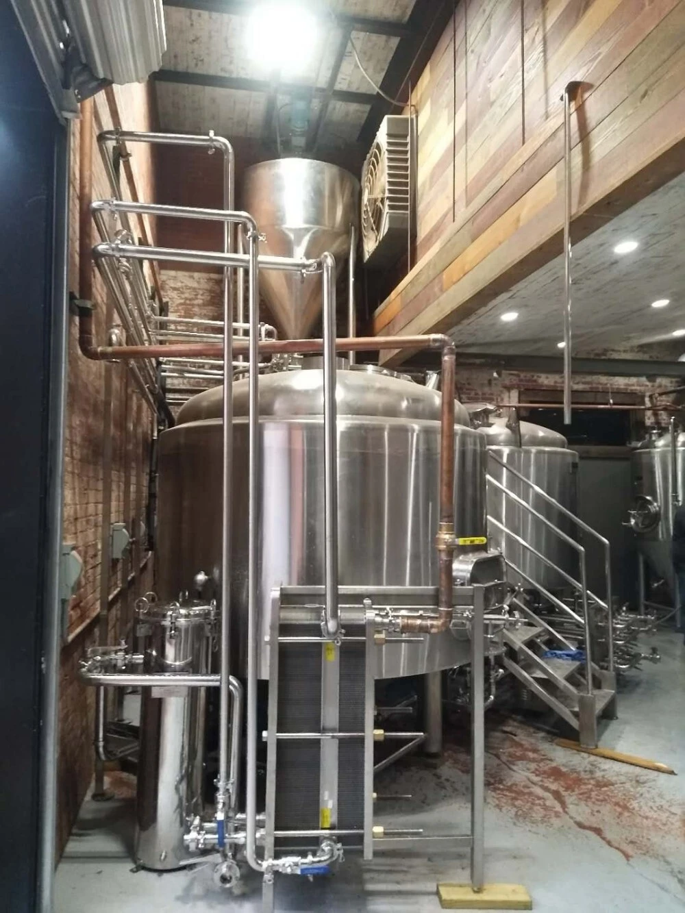 Equipo de elaboración de cerveza de 3 recipientes y 15 barriles