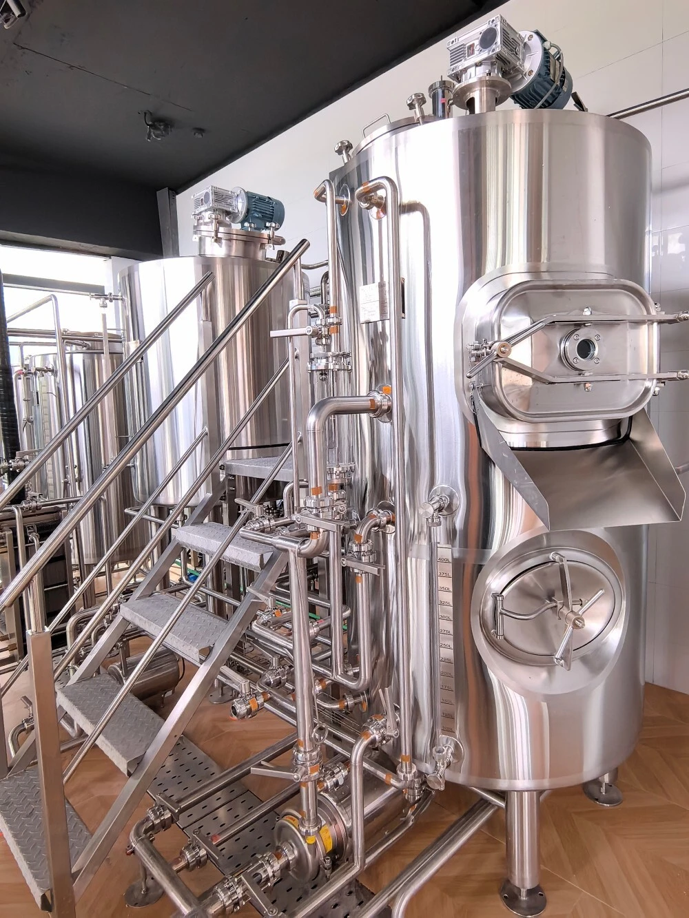 Sistema de elaboración de cerveza de 2 recipientes y 300 l