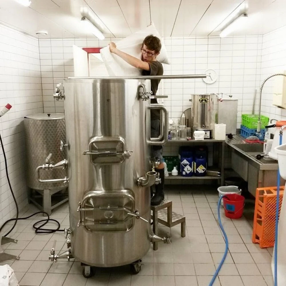 Sistema de fabricación de cerveza en pequeños lotes de 300 litros