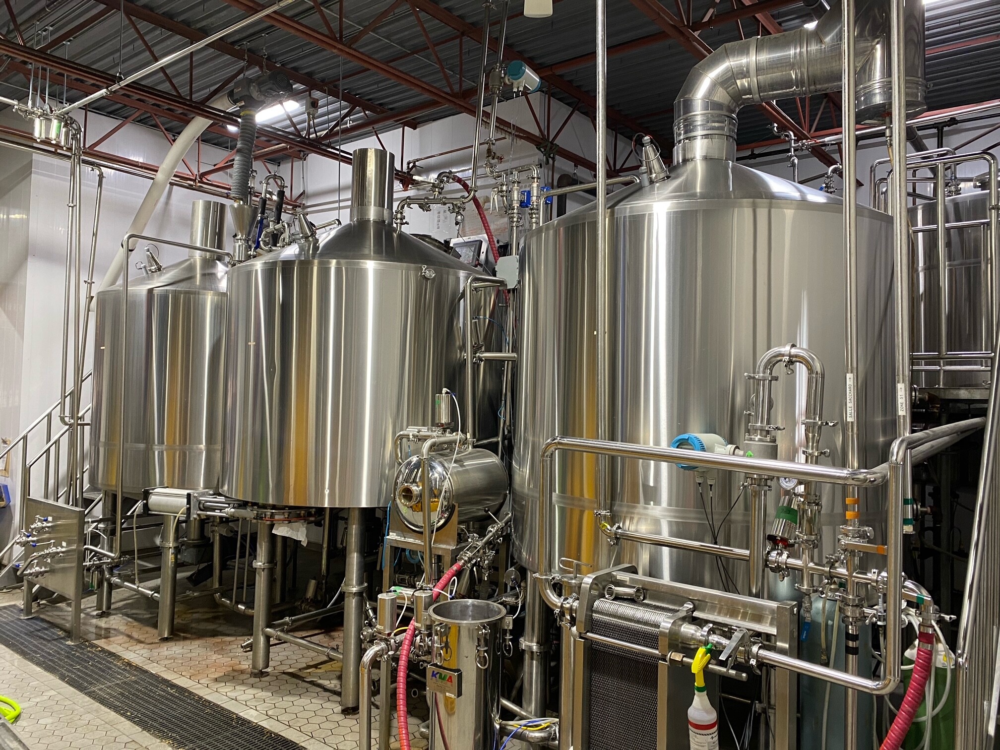 Démonstration d'une salle de brassage de 10 litres : 3 cuves contre 4 cuves