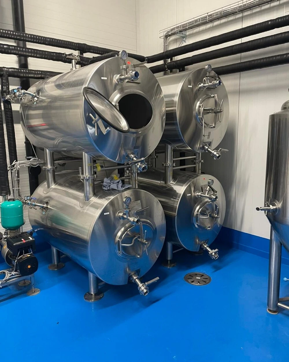 Horizontaler heller Biertank
