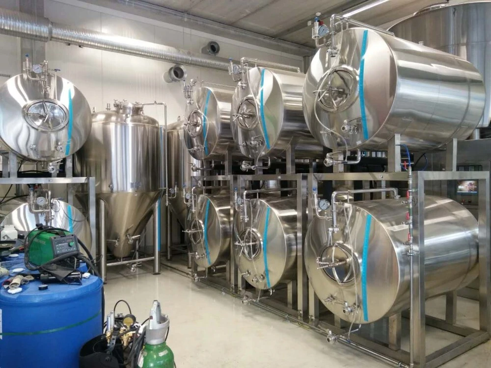 Horizontaler heller Biertank