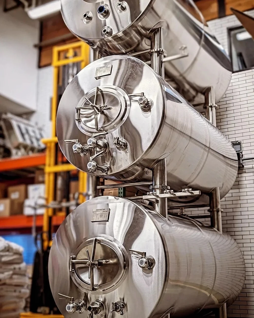 Horizontaler heller Biertank