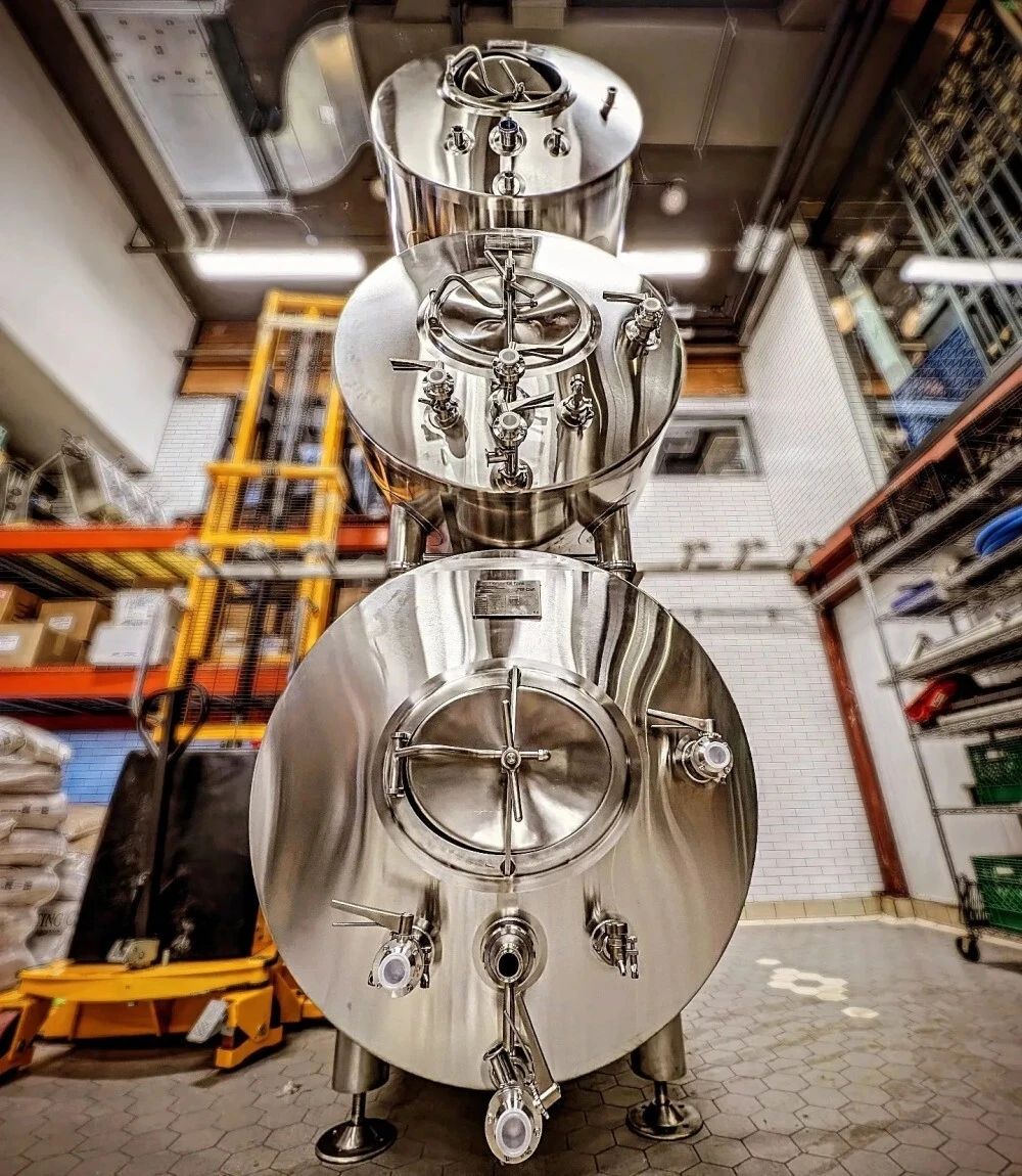 Horizontaler heller Biertank