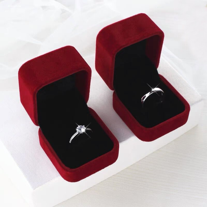 High-end flip-top velvet jewelry box