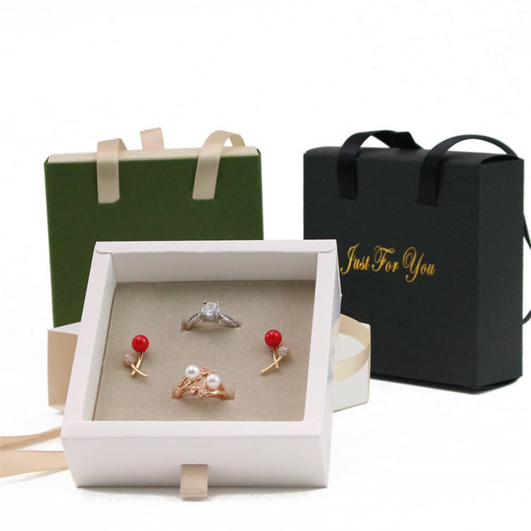Necklace packaging box