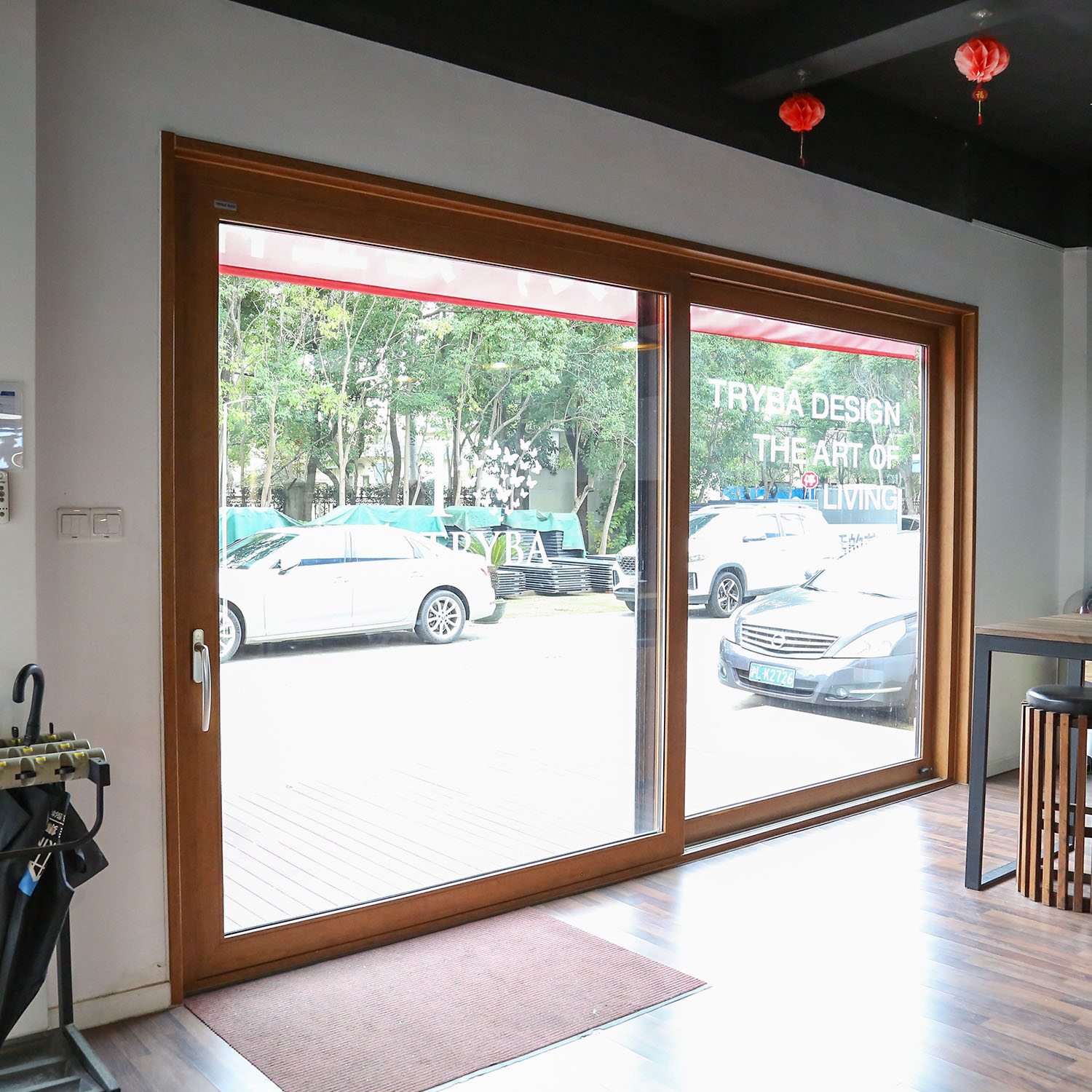 L153 单轨 UPVC/乙烯基提升门和移门