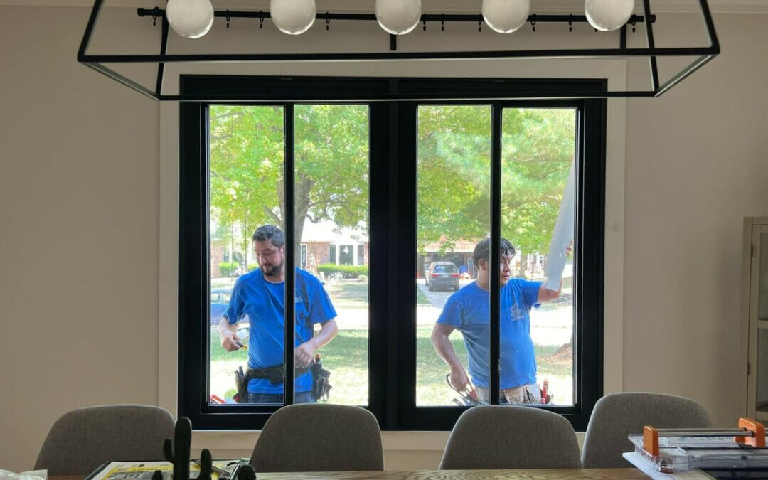 分步指南：为加拿大极端气候安装 ENERGY STAR® 认证的带法兰乙烯基窗户