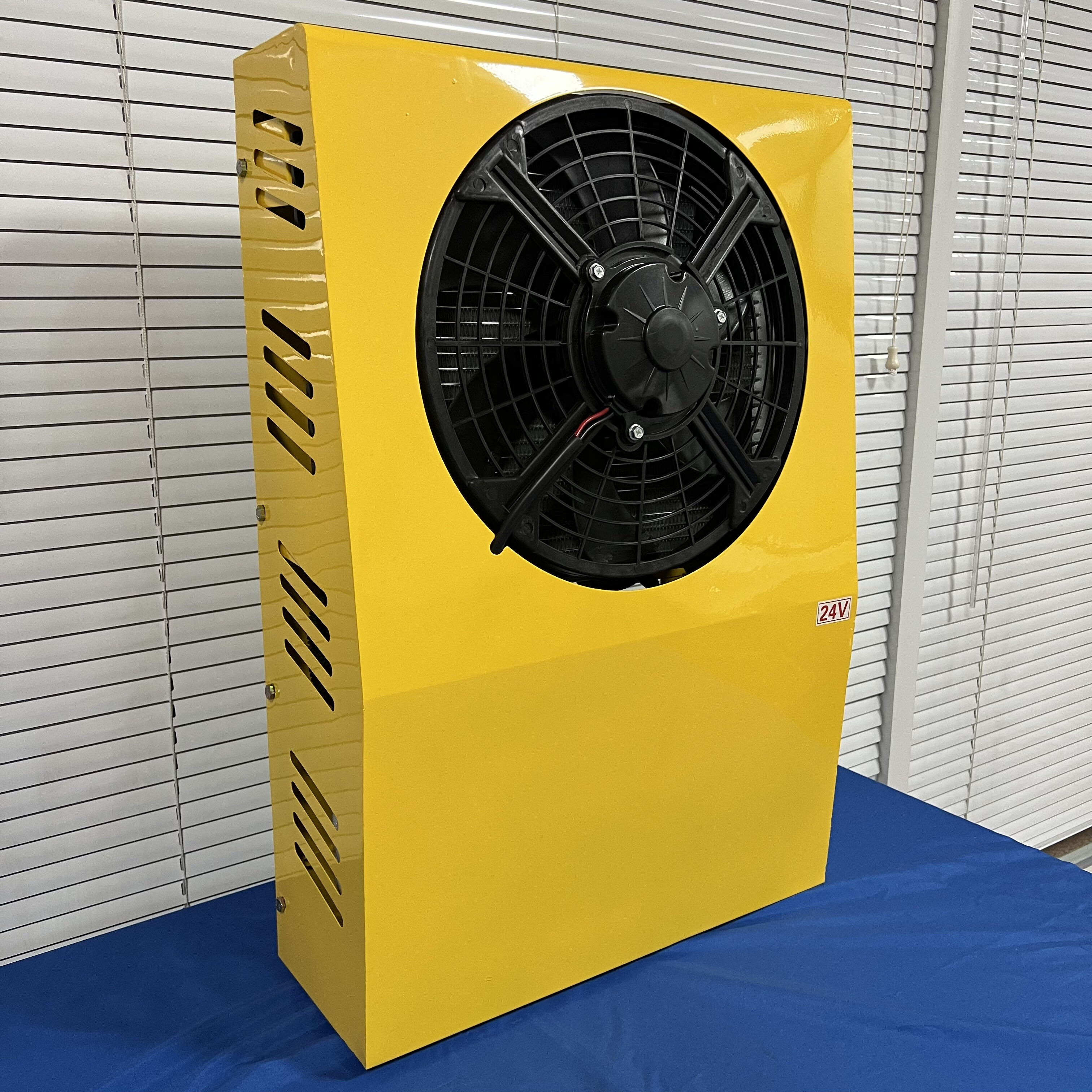 HOT selll  Metal Shell Parking Air Conditioner DC  12V  24V  Parking cooler for trucks  cab 