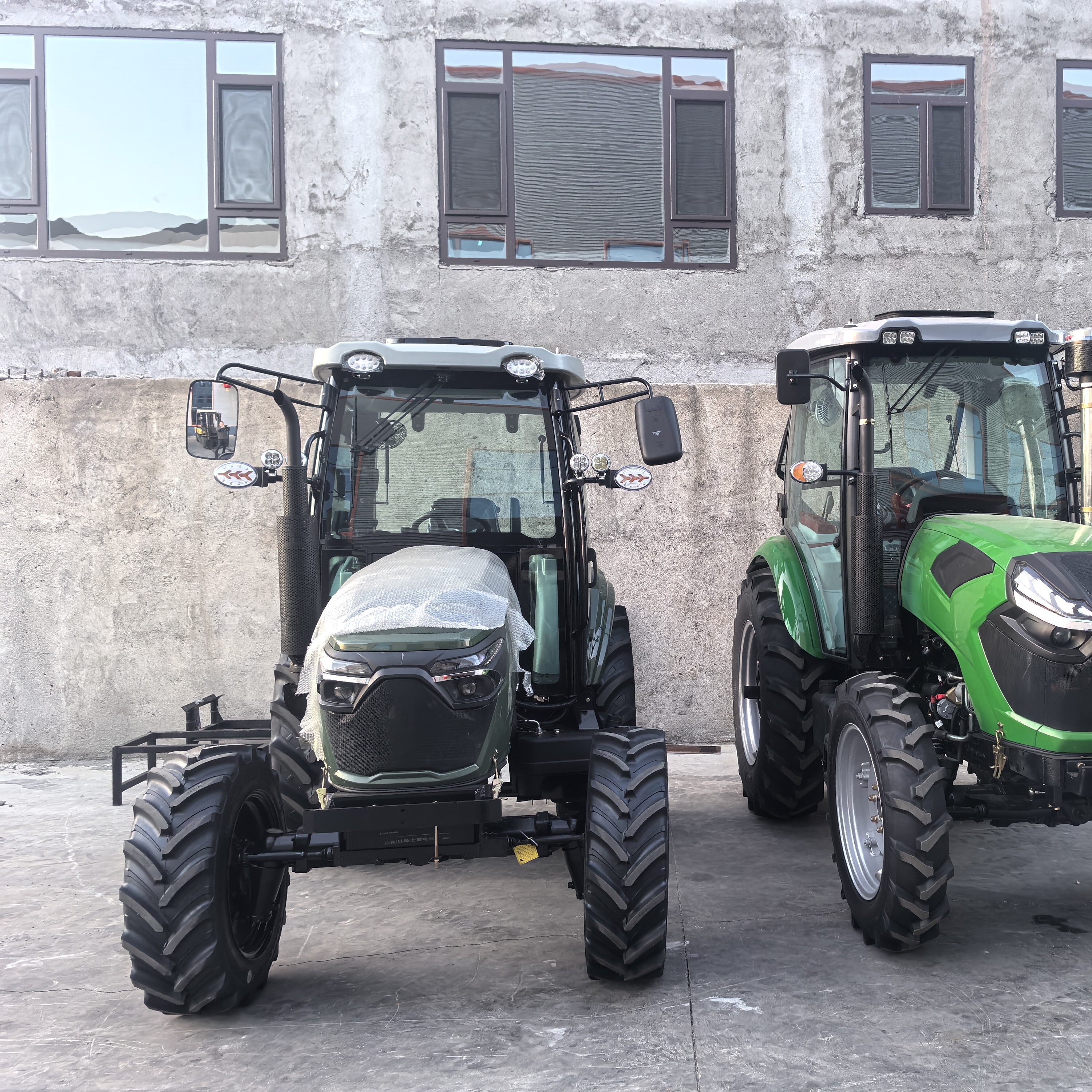 New 80HP 4WD Heavy Duty Farm Tractor with 12 Plus 12 Shuttle Shift for Sale