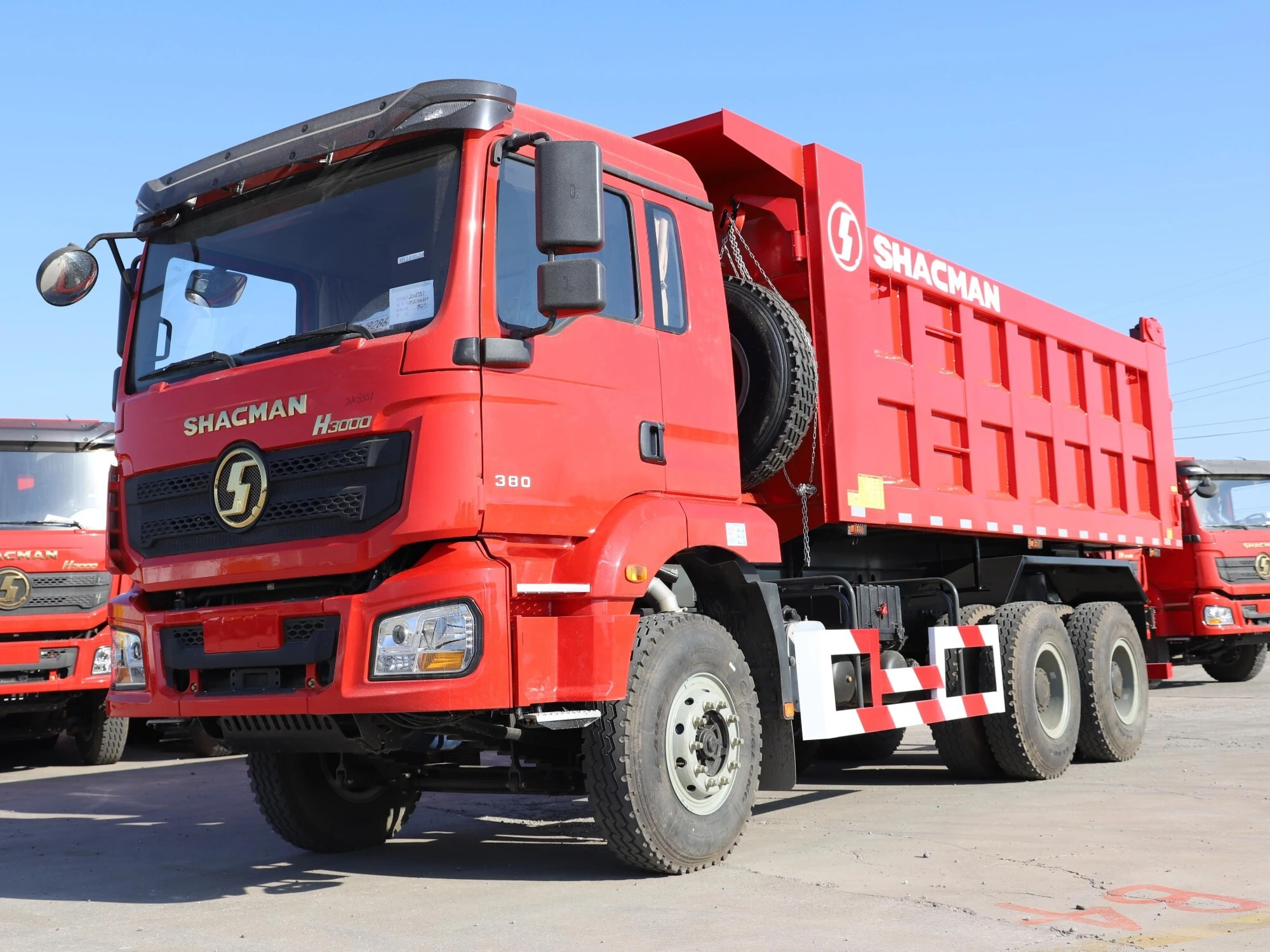 Camion à benne basculante H3000 : une solution efficace pour les travaux lourds