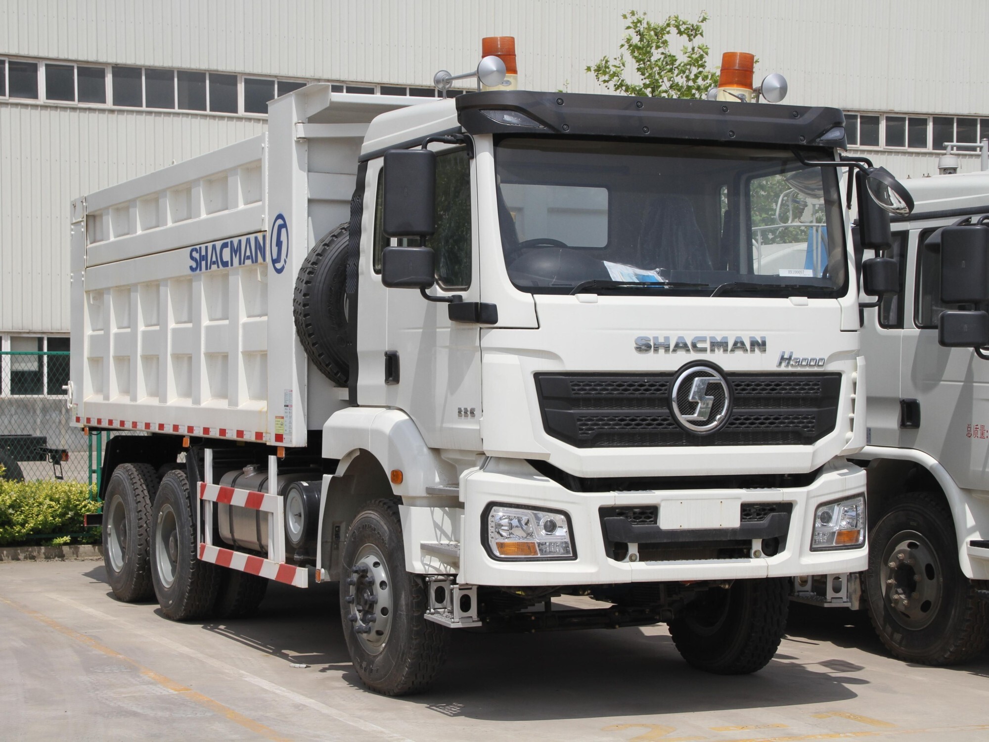 Benne SHACMAN H3000 6×4 : idéale pour un transport efficace