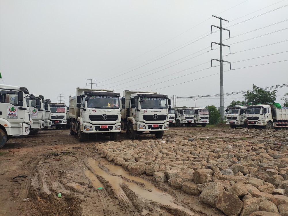 Camion-benne SHACMAN L3000 4×2