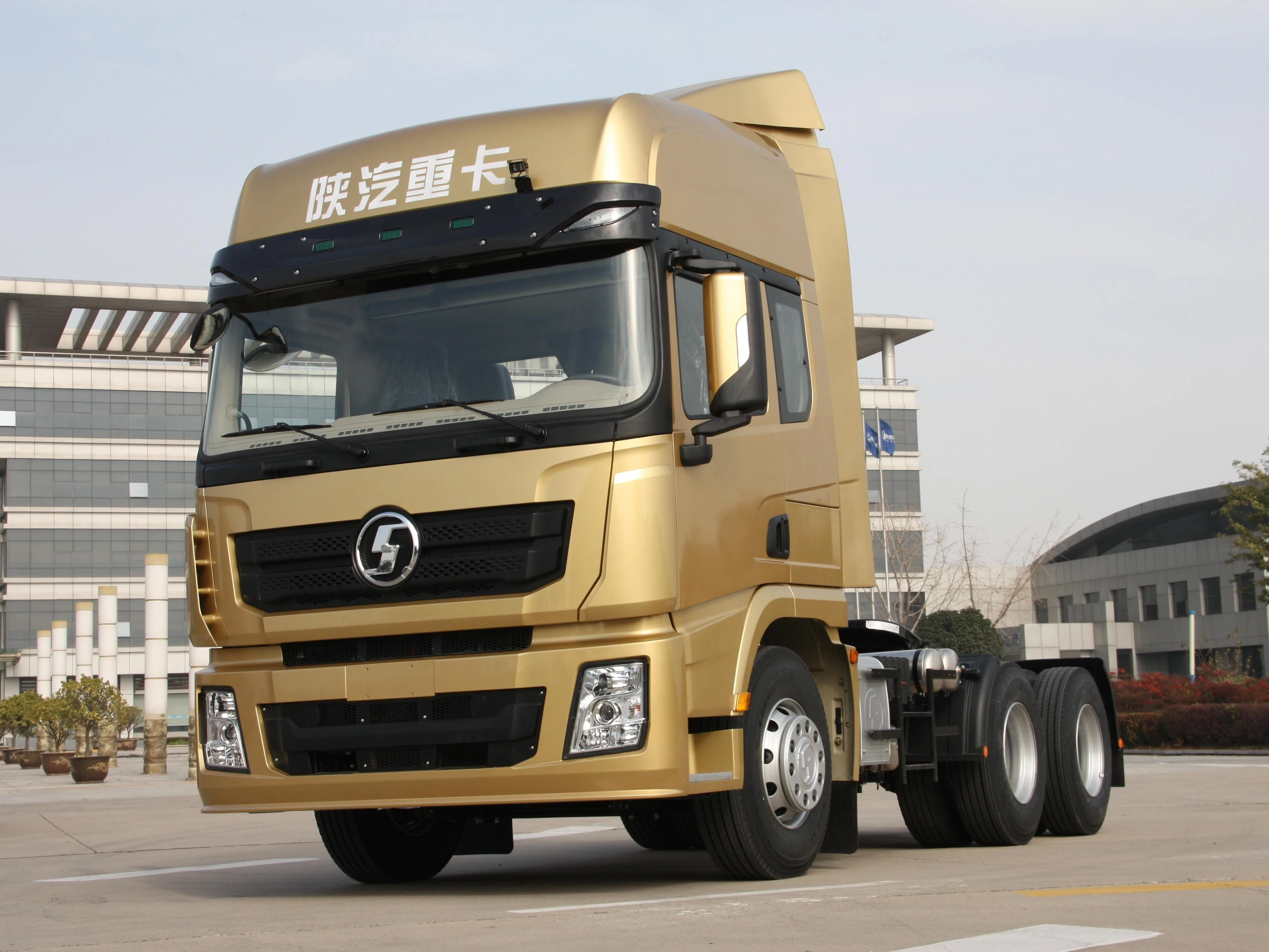 Camion-remorque X3000 : La combinaison parfaite de performances élevées et de transport efficace