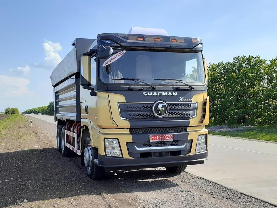 Camion benne X3000 : un outil puissant pour une construction efficace et robuste