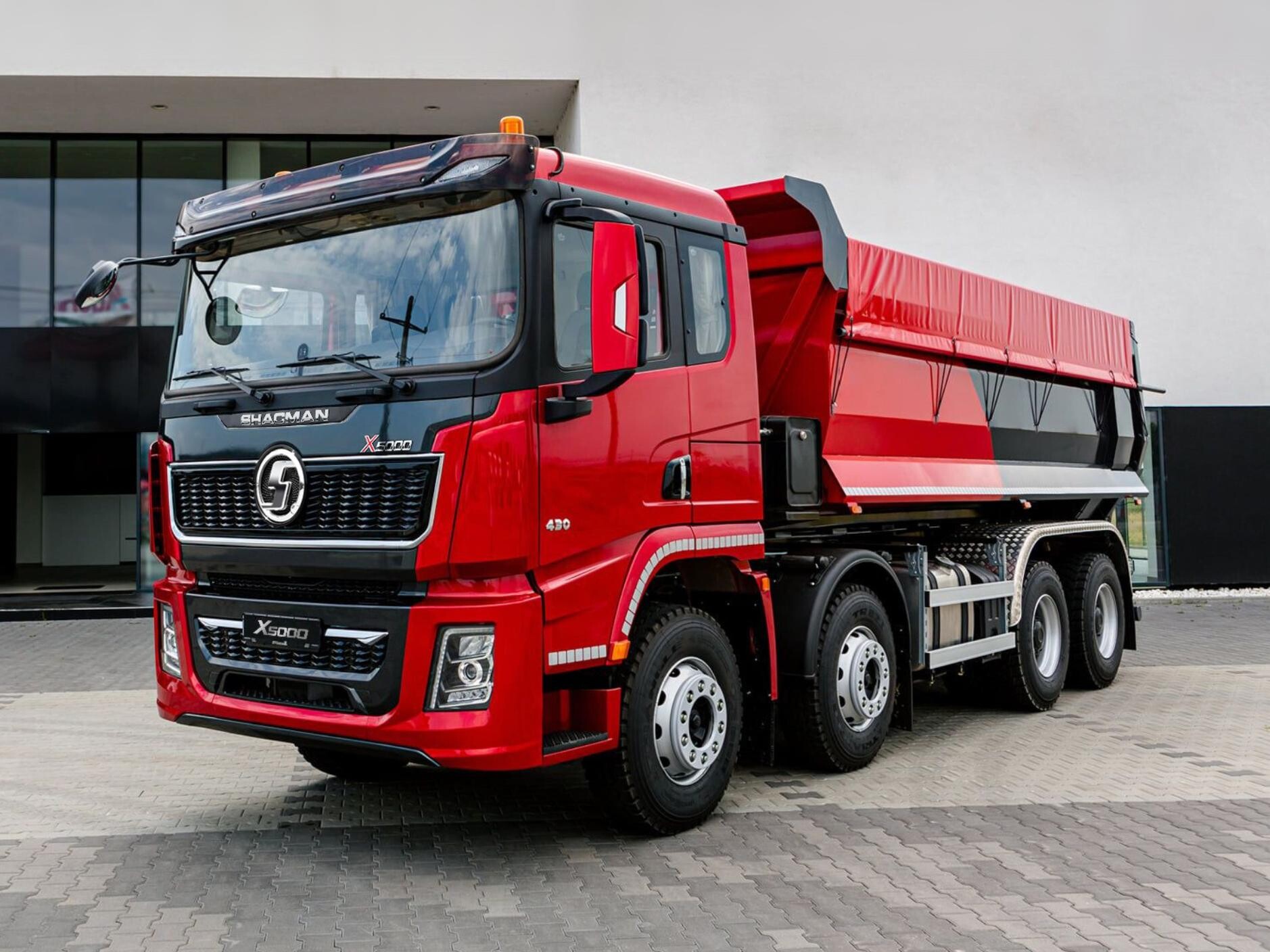 Camion à benne basculante X5000 : établir une nouvelle référence en matière de transport technique