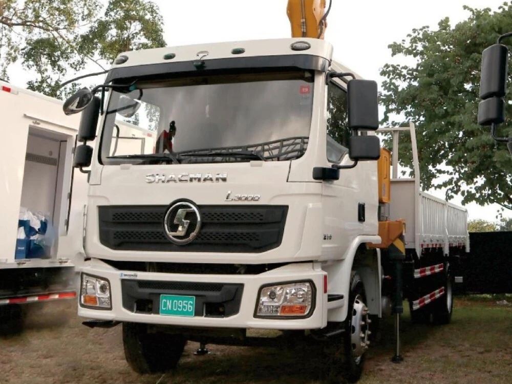 Camion-grue SHACMAN L3000 4×2 : Des solutions logistiques efficaces