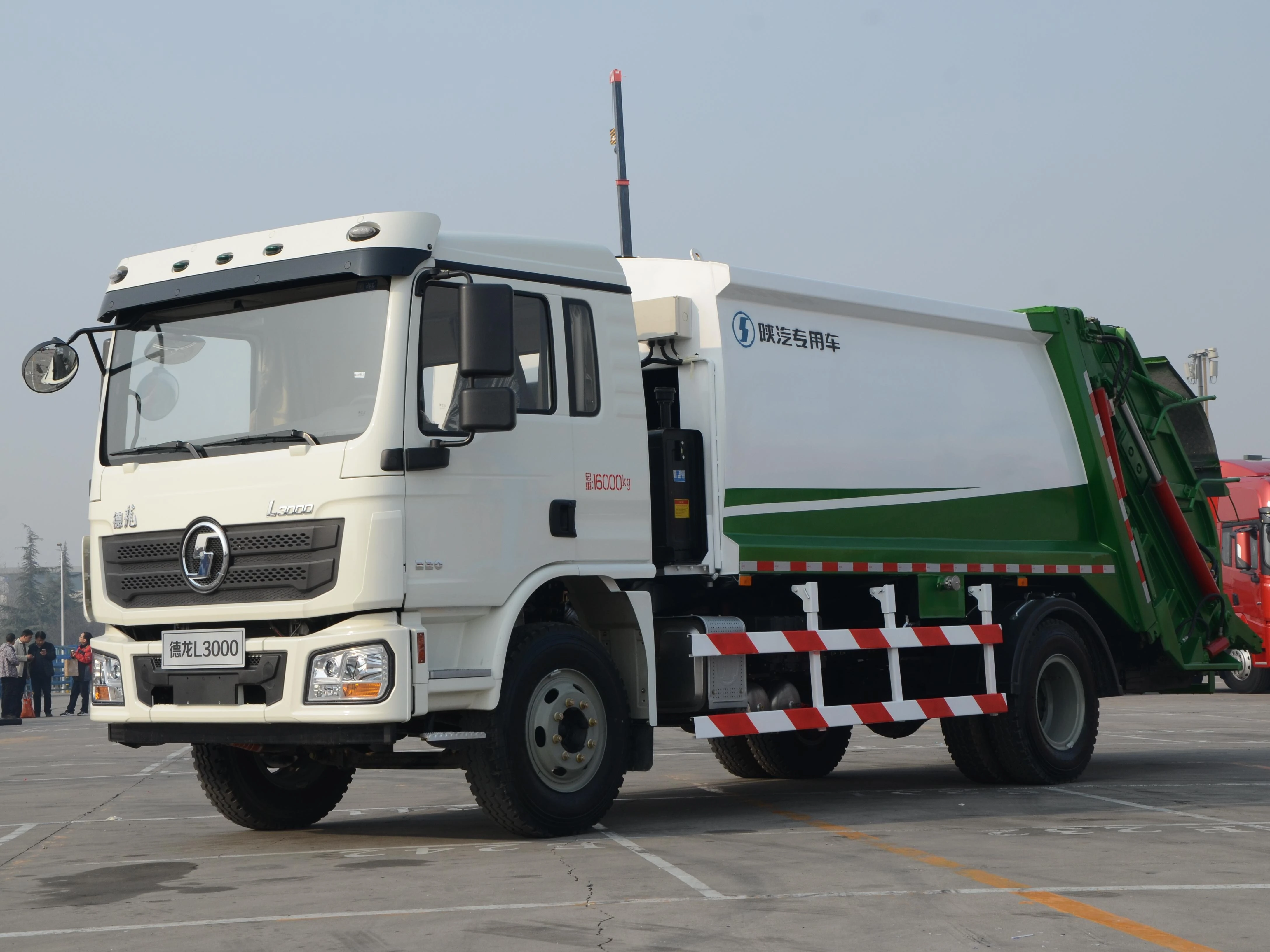 Camion à ordures SHACMAN L3000 4×2 : Une solution efficace et écologique pour le nettoyage des villes