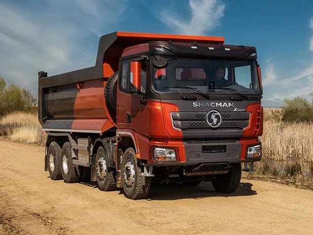 Camion-benne X3000 : La combinaison parfaite de performances élevées et de transport efficace