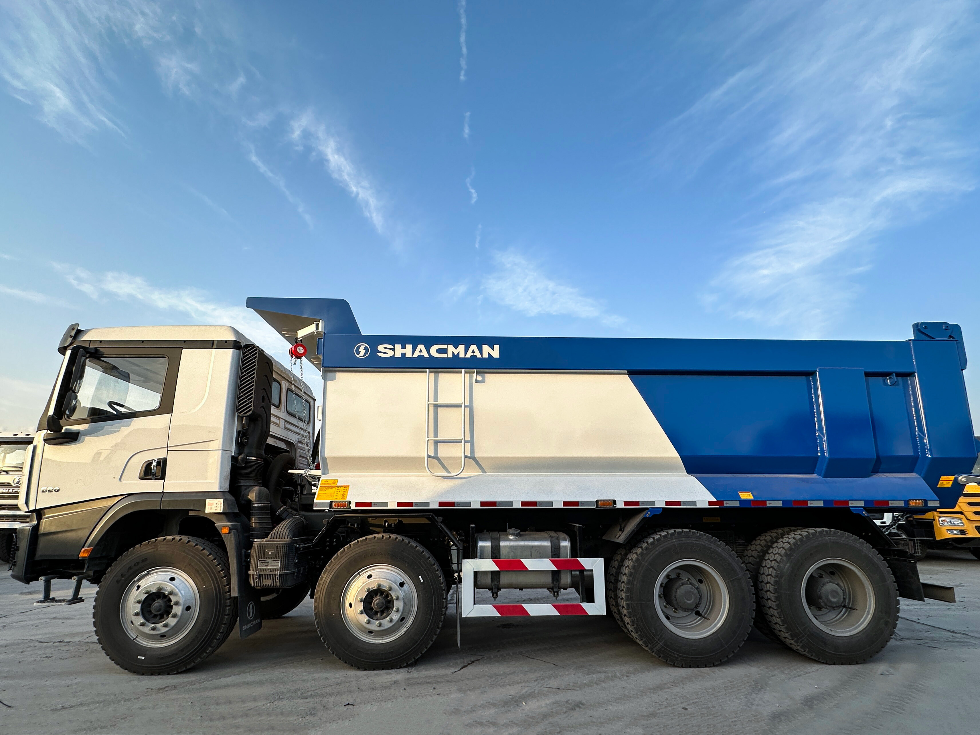 Camion benne SHACMAN X5000 8 4 V hicule Lourd Robuste Durable Et 