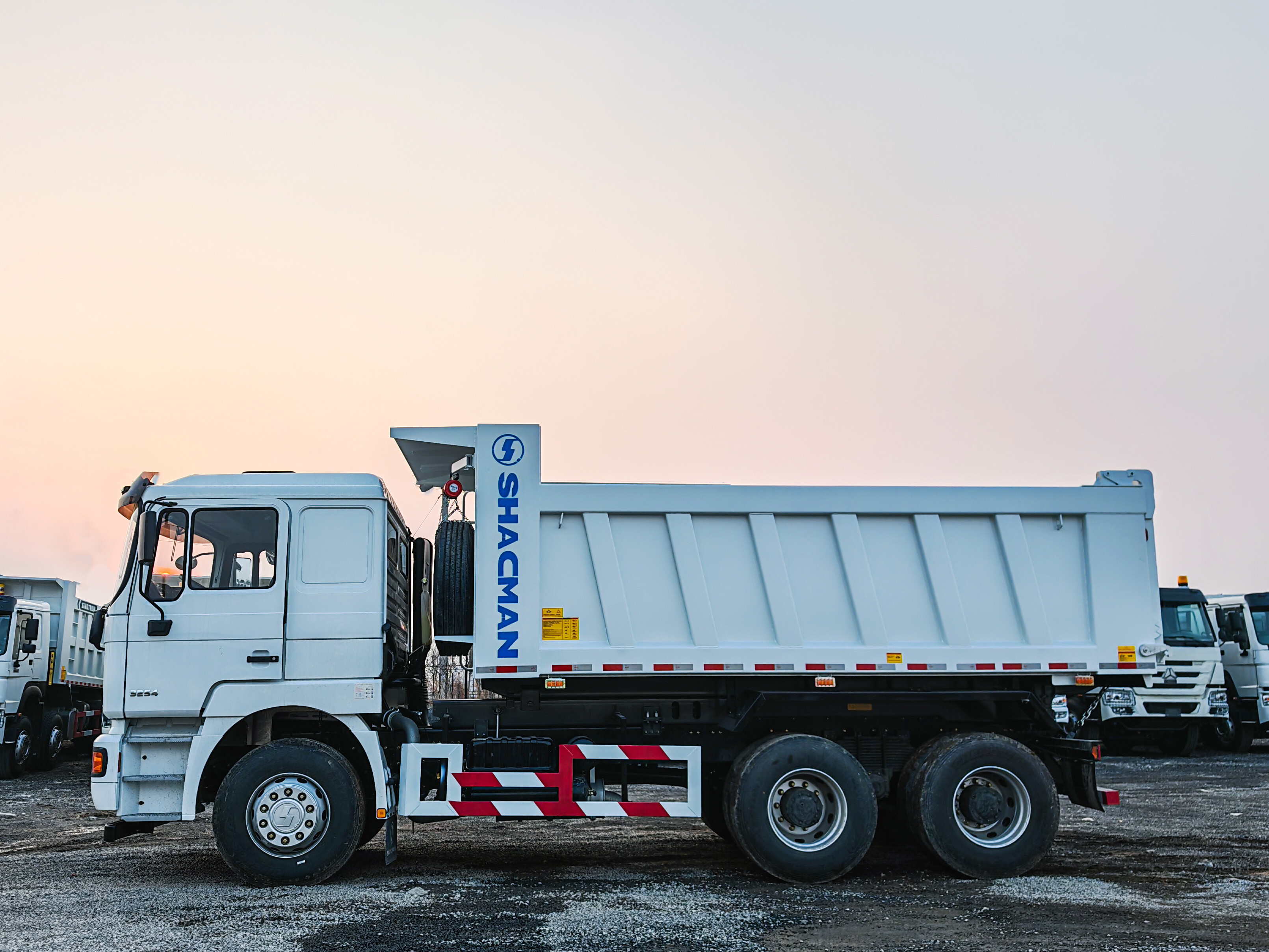 Camion à benne SHACMAN F2000 6×4