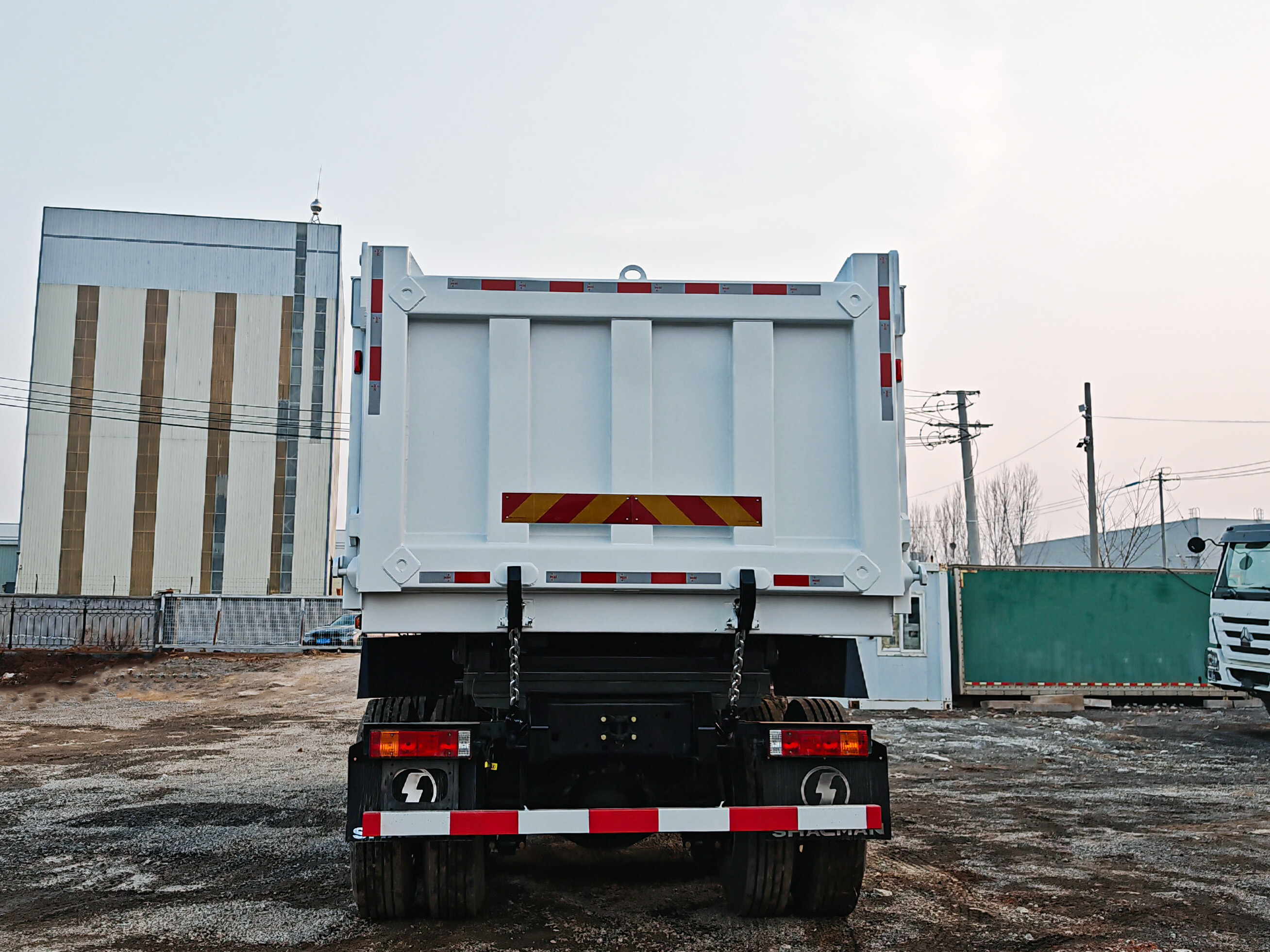Camion à benne SHACMAN F2000 6×4