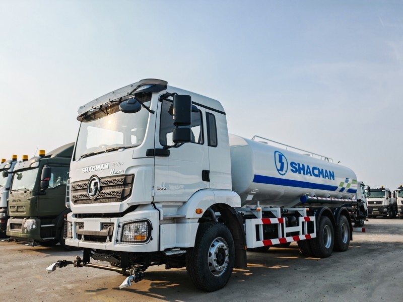SHACMAN H3000 6x4 300HP Citerne à eau : Des solutions de transport efficaces