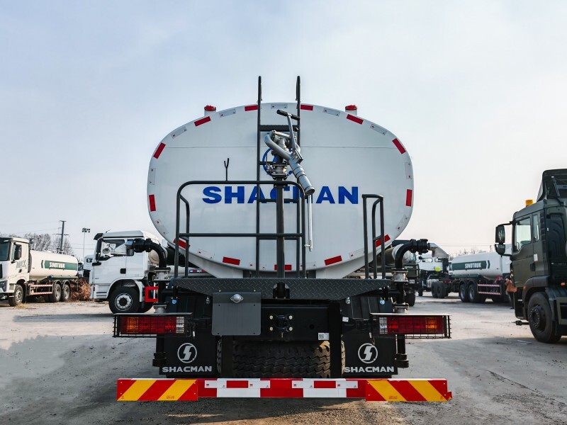 SHACMAN L3000 4×2 vs concurrents : Quel est le camion d'arrosage le plus performant ?