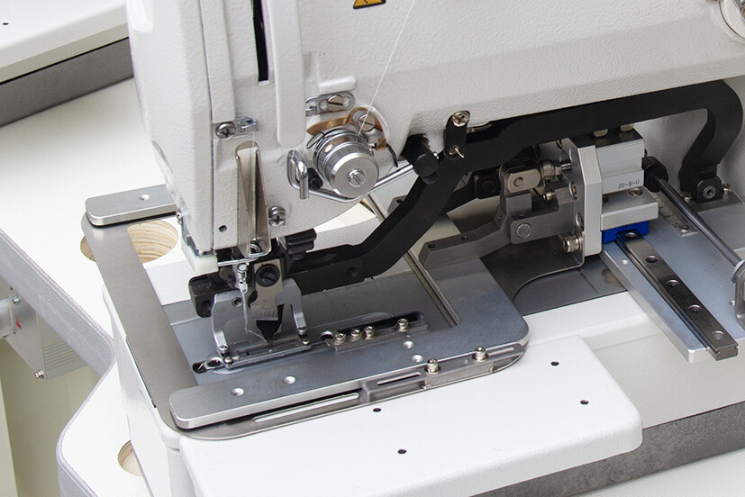MS-22 TWIN HEAD STRAIGHT BUTTON HOLING MACHINE