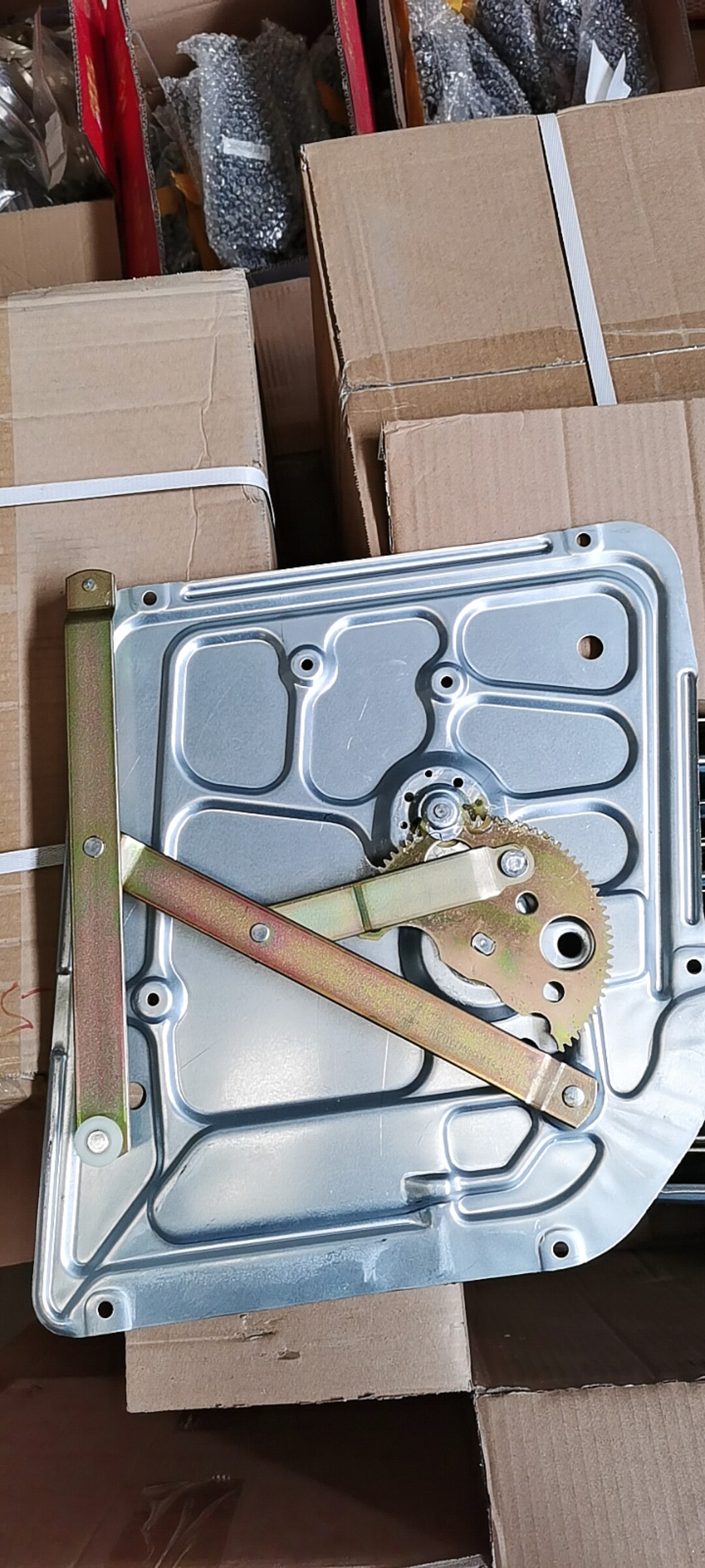 Assemblage du lève-vitre gauche