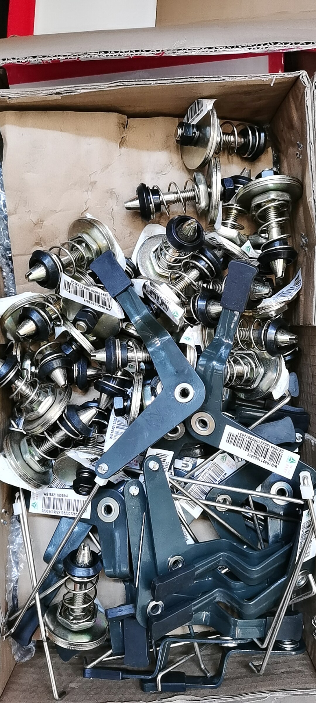 Assemblage de la serrure gauche du masque