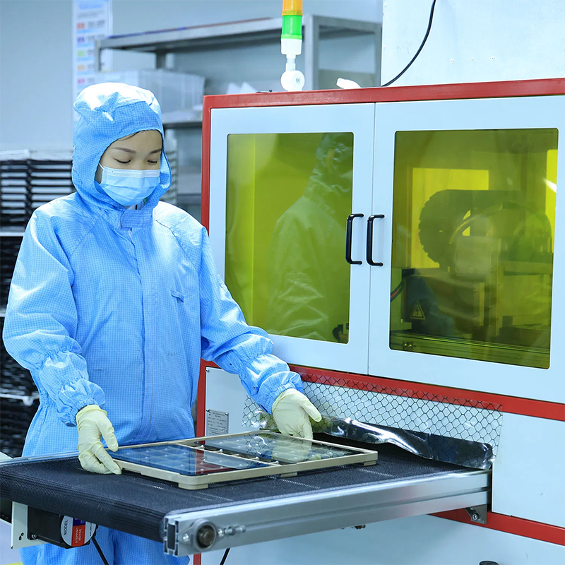 Cubierta de cristal resistente para el cristal de control del dispositivo en el coche