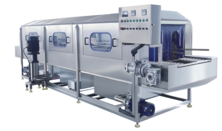 Turnover box cleaning machine