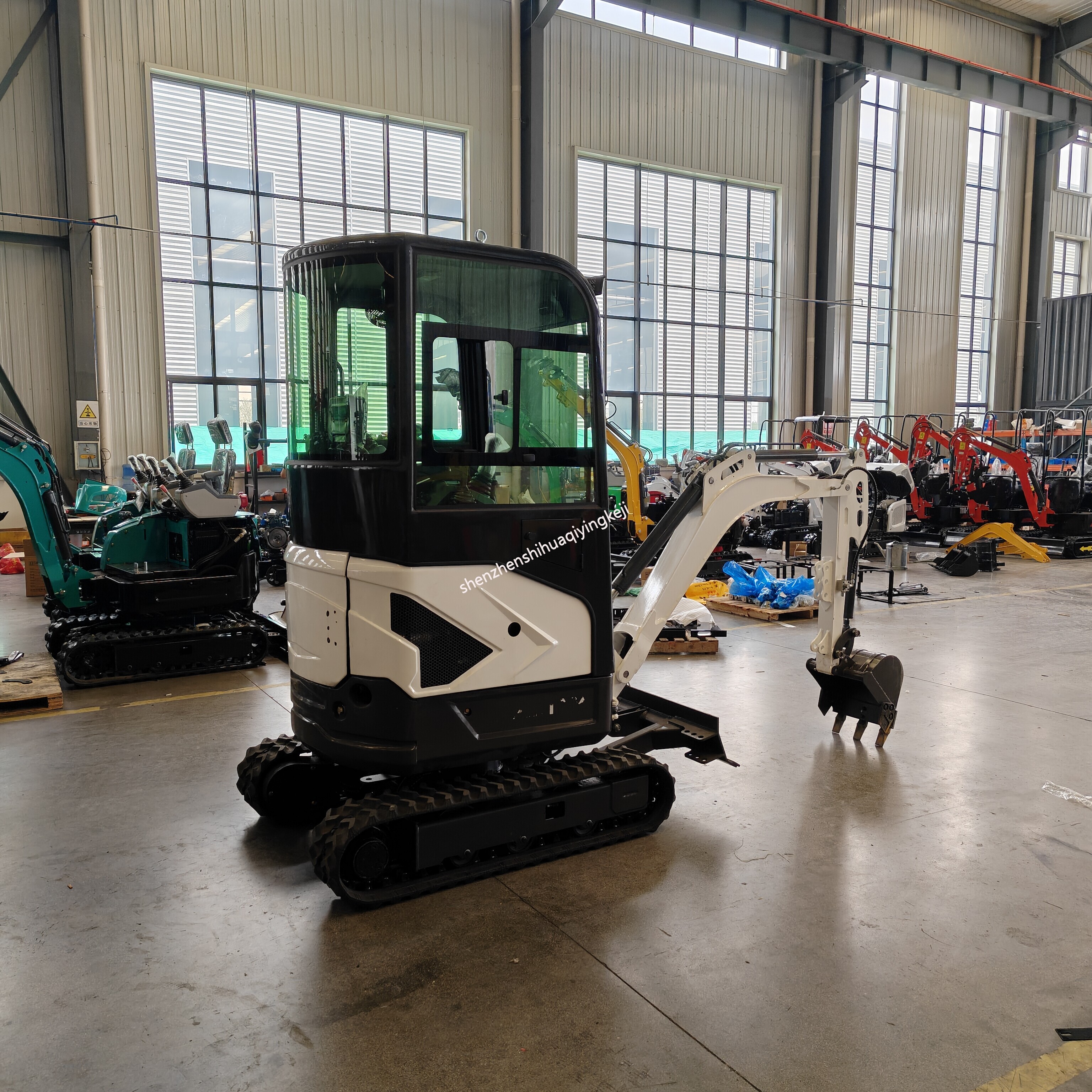 HQE15 1.5 Ton Mini Excavator | Kubota D902 Engine | Compact Design