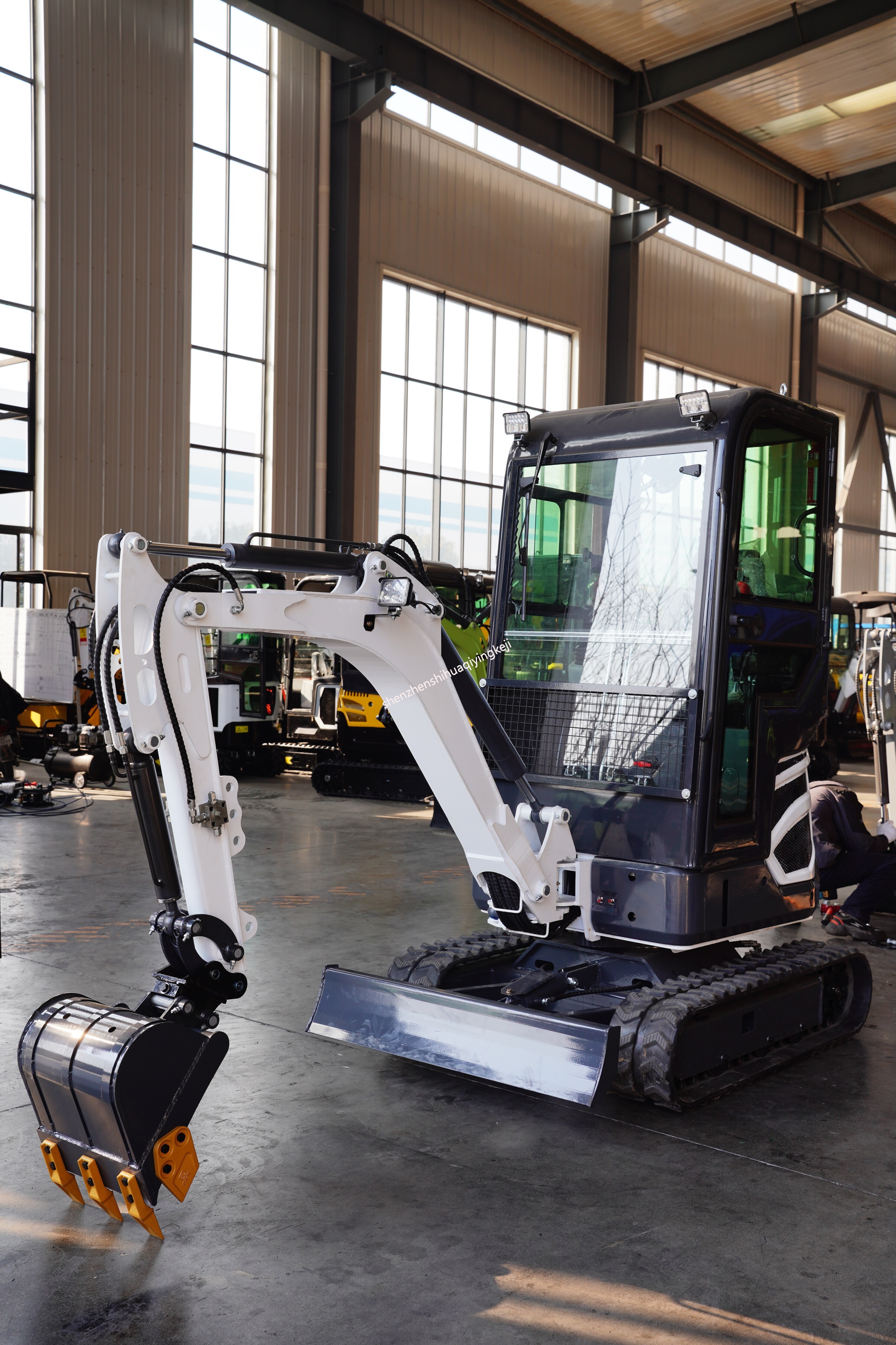 HQE18-pro | 1.8-ton mini excavator with hydraulic pilot control - optional Kubota or Yanmar engine