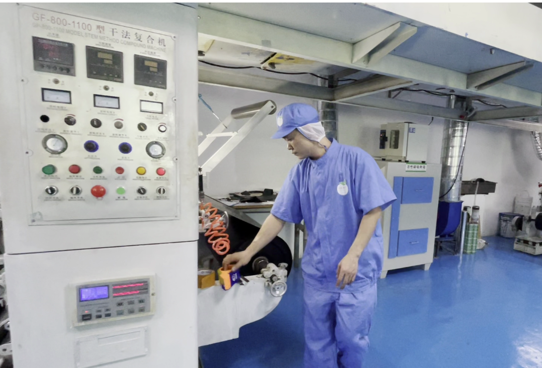 How can packaging bag suppliers improve their company reputation?