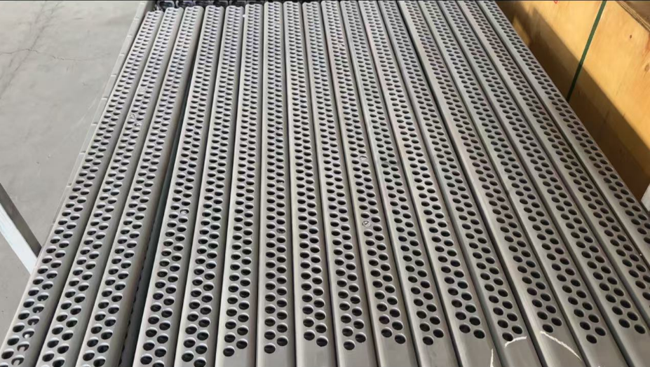 SiSiC Colum used to frame kiln