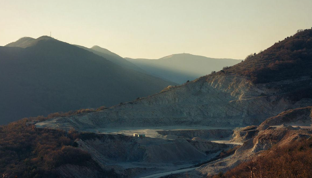 Mining wear-resistant ceramics